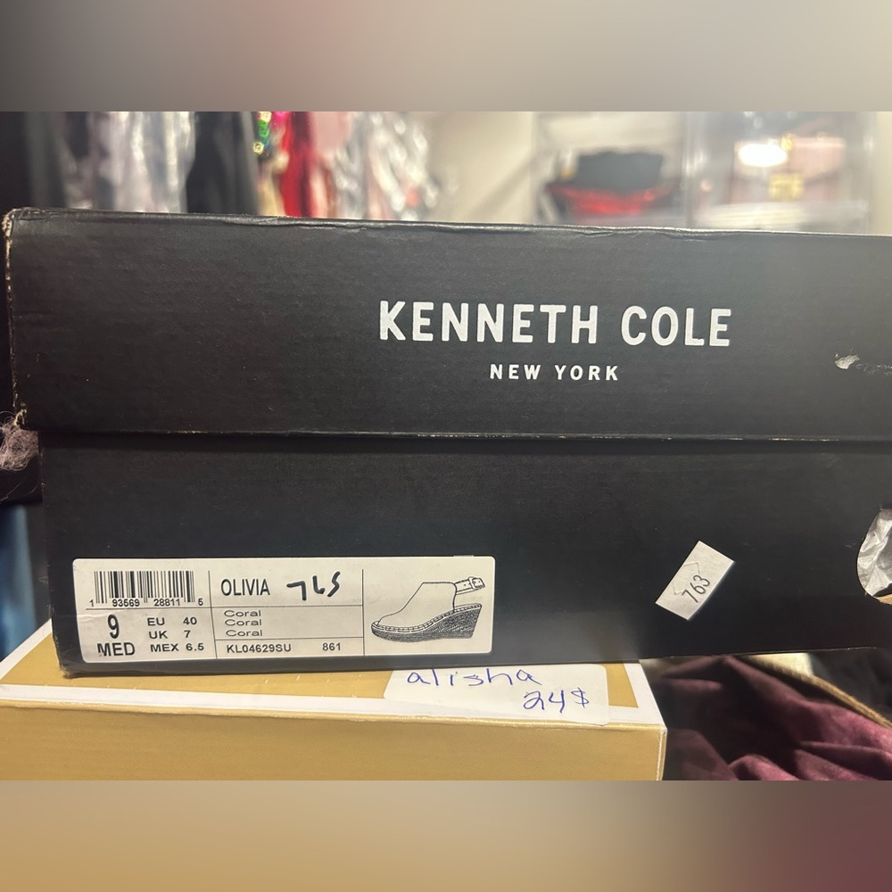 Kenneth Cole wedges new in box - Picture 2 of 3